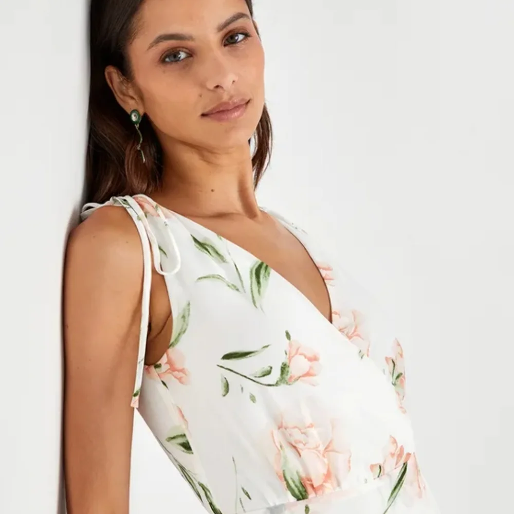 Lulus White Floral Maxi Size L - Picture 8 of 8